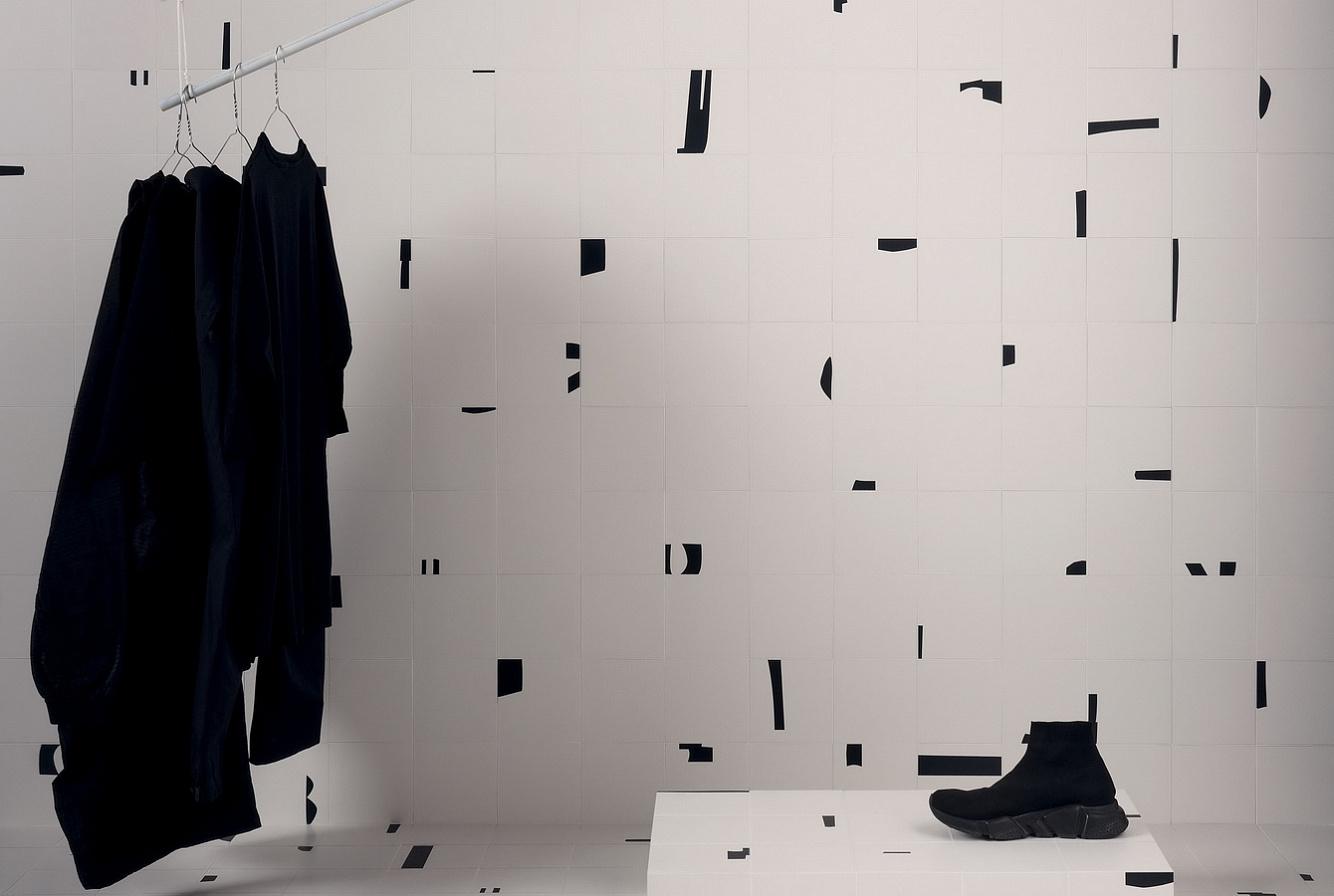 Белая плитка с контрастными вставками, 15х15 см