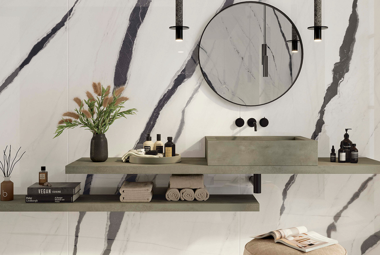 Черно-белая плитка под мрамор для ванной