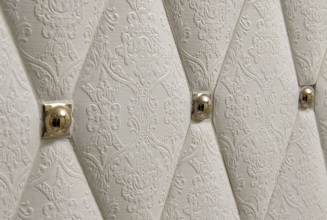 Белая плитка под стеганную ткань