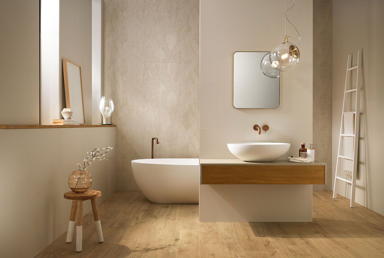 Плитка пастельных оттенков для стен с декоративными элементами