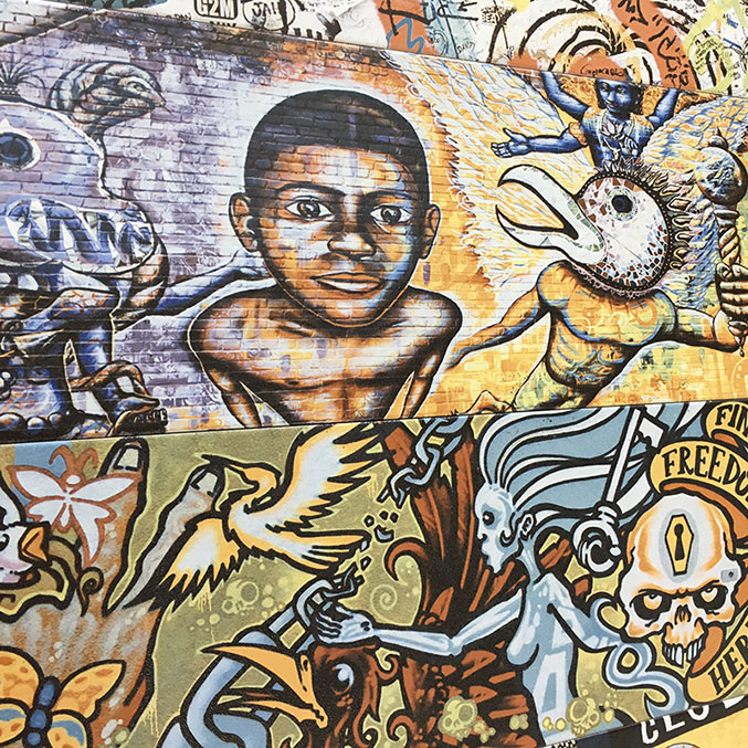 Гриб-диджей, бабушка и кенгуру, смотрящий на Кремль. Новинка!