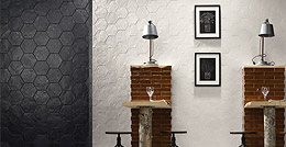 Natucer Brocat – черно-белая шестиугольная плитка с рисунком