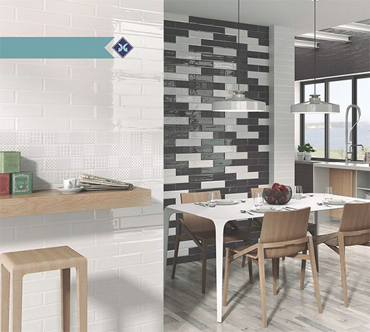 Черная глянцевая плитка под кирпич