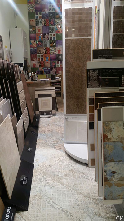 Интерьер магазина плитки Санта-Керамика Экспострой