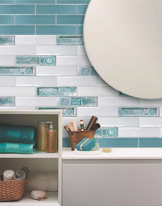 Однотонная плитка под кирпичик с эффектом объемной чеканки