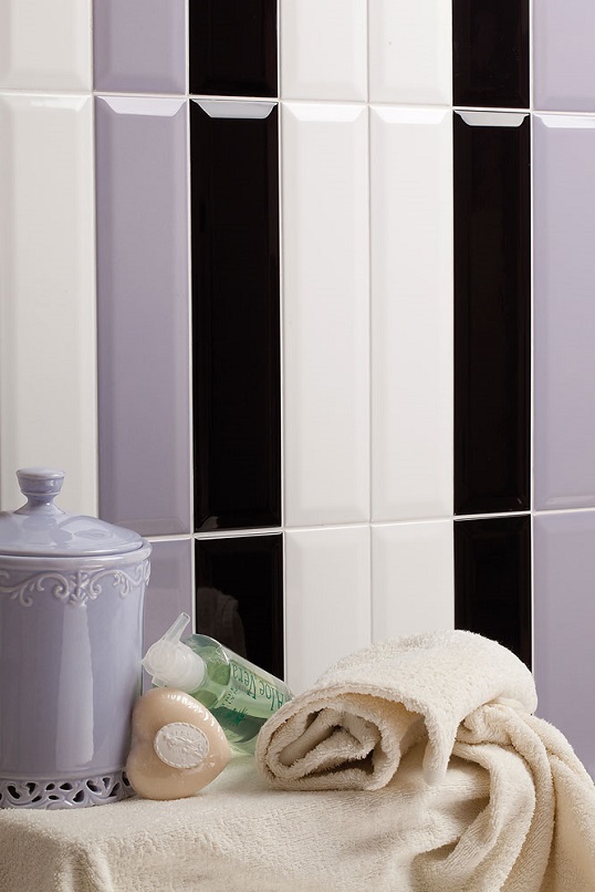 Однотонная плитка под кирпичик с фаской для ванной и кухни