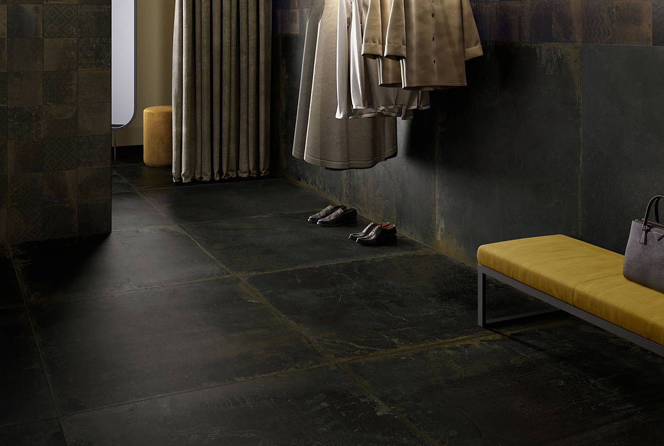 Темная напольная плитка под металл