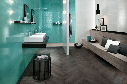 Яркие бирюзовые краски для современной ванной комнаты