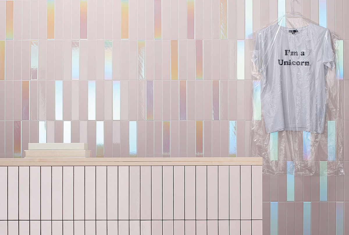 Модная плитка-кирпичик с голографическим эффектом 